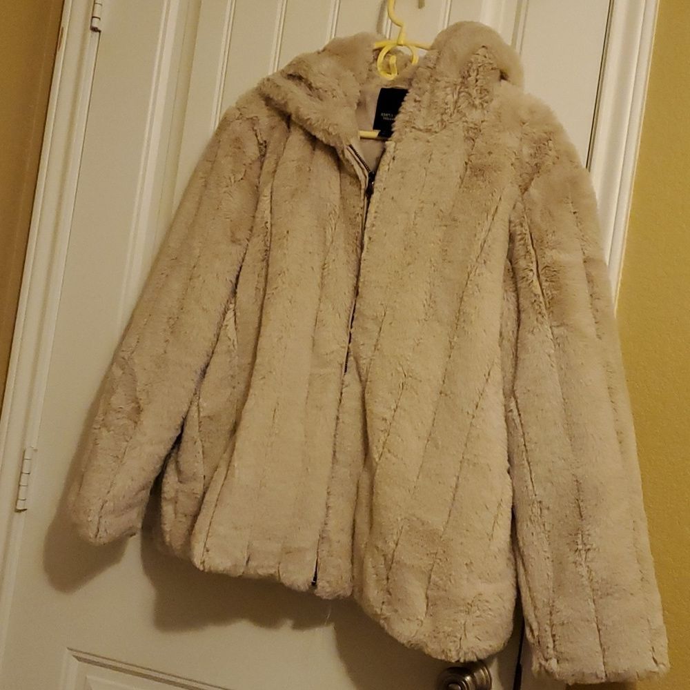 Vera Wang beige short faux fur coat XXL - Picture 4 of 5